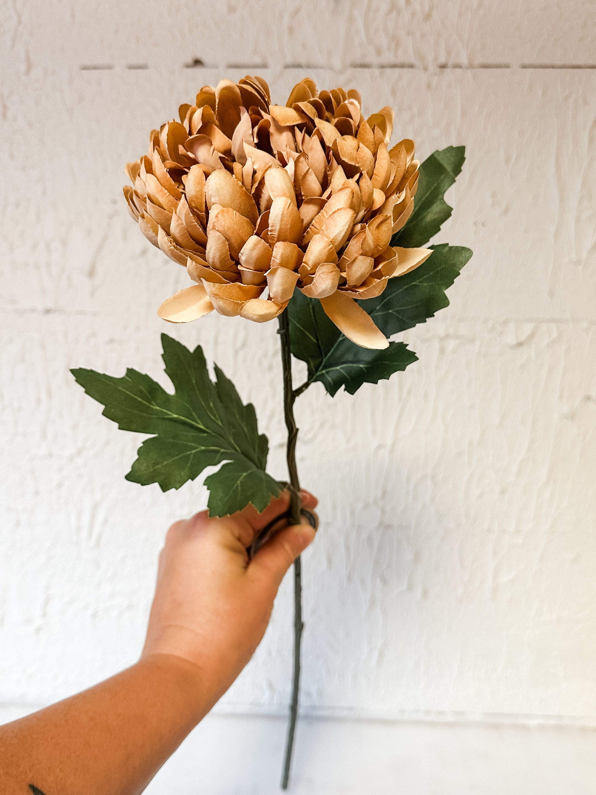 24.5 inch faux straw mum spray for fall at The Rustic Barn in Killingworth CT