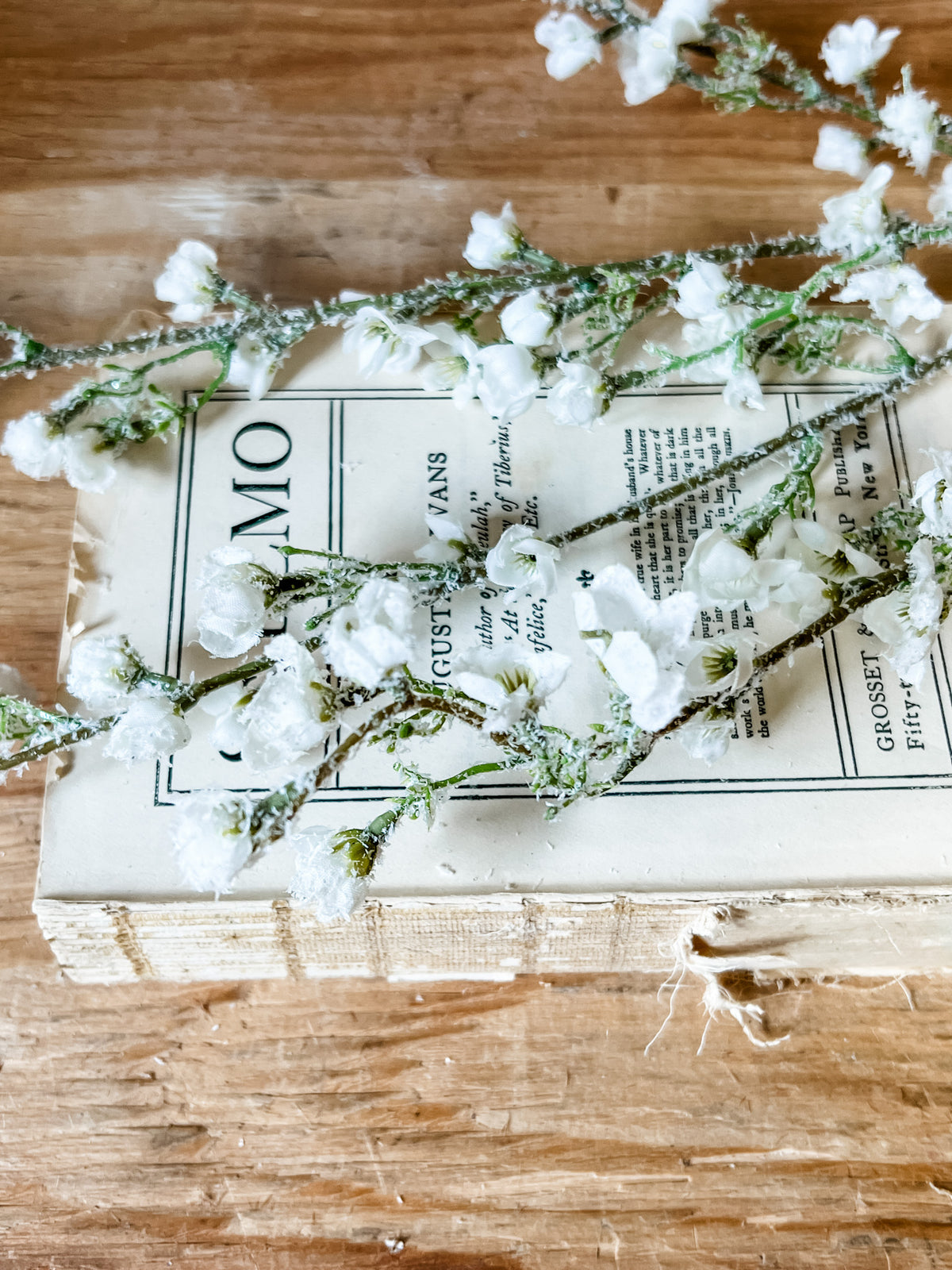 30 inch frosted white flower spray at the rustic barn in killingworth ct