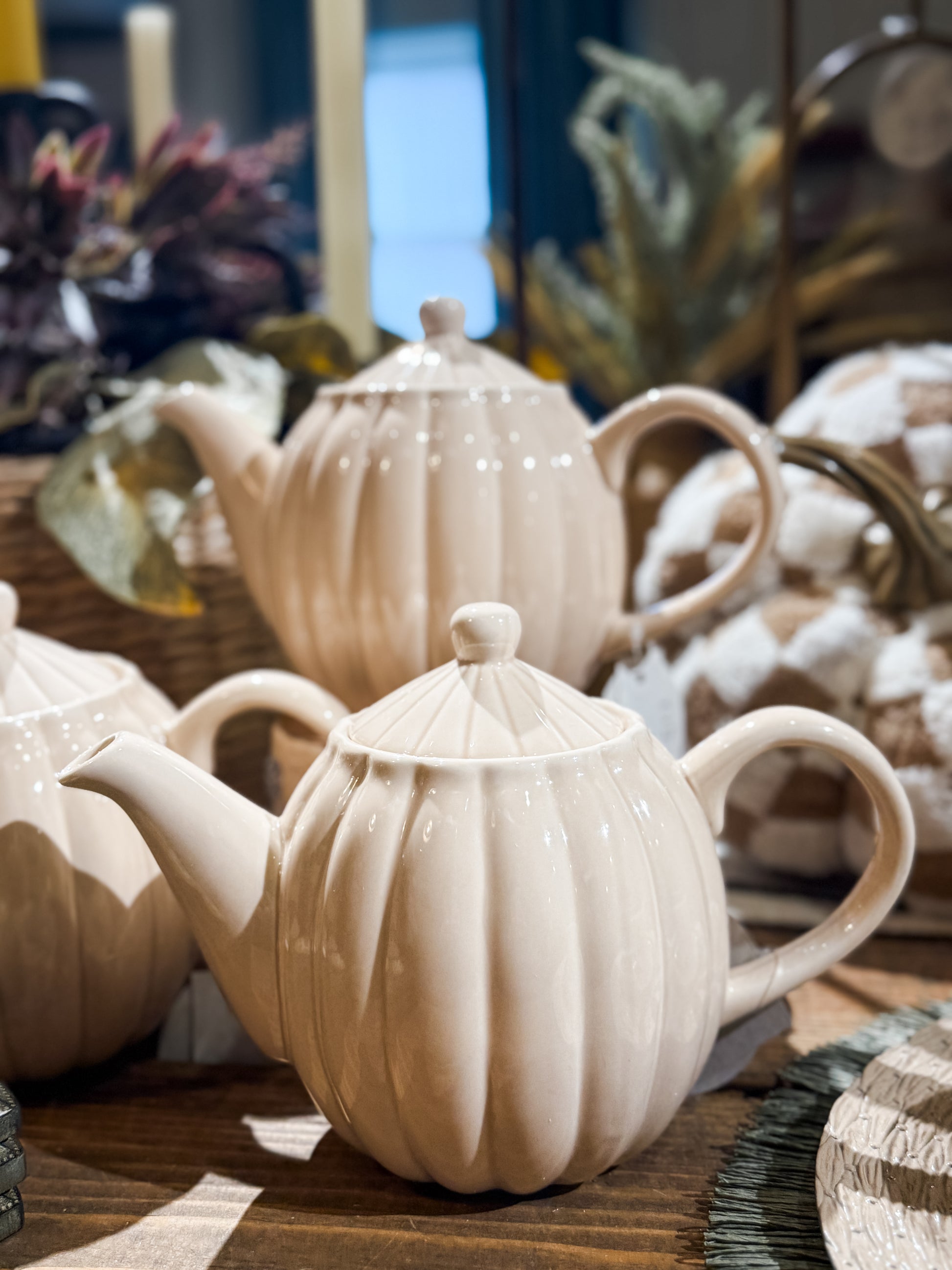 34 ounce stoneware ribbed tea pot in a kitchenware display at the Rustic Barn in Killingworth CT
