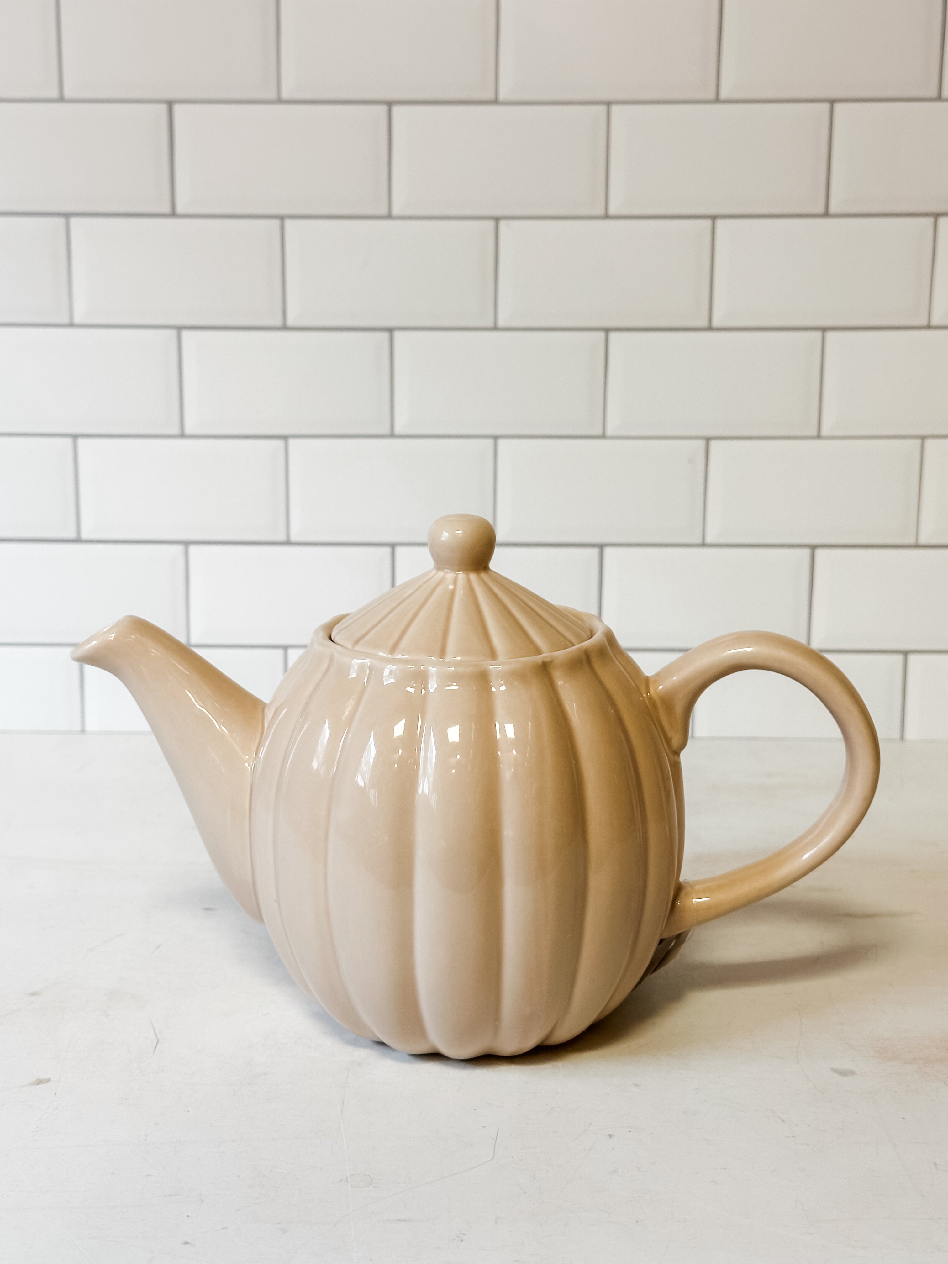 34 ounce stoneware ribbed tea pot at the Rustic Barn in Killingworth CT