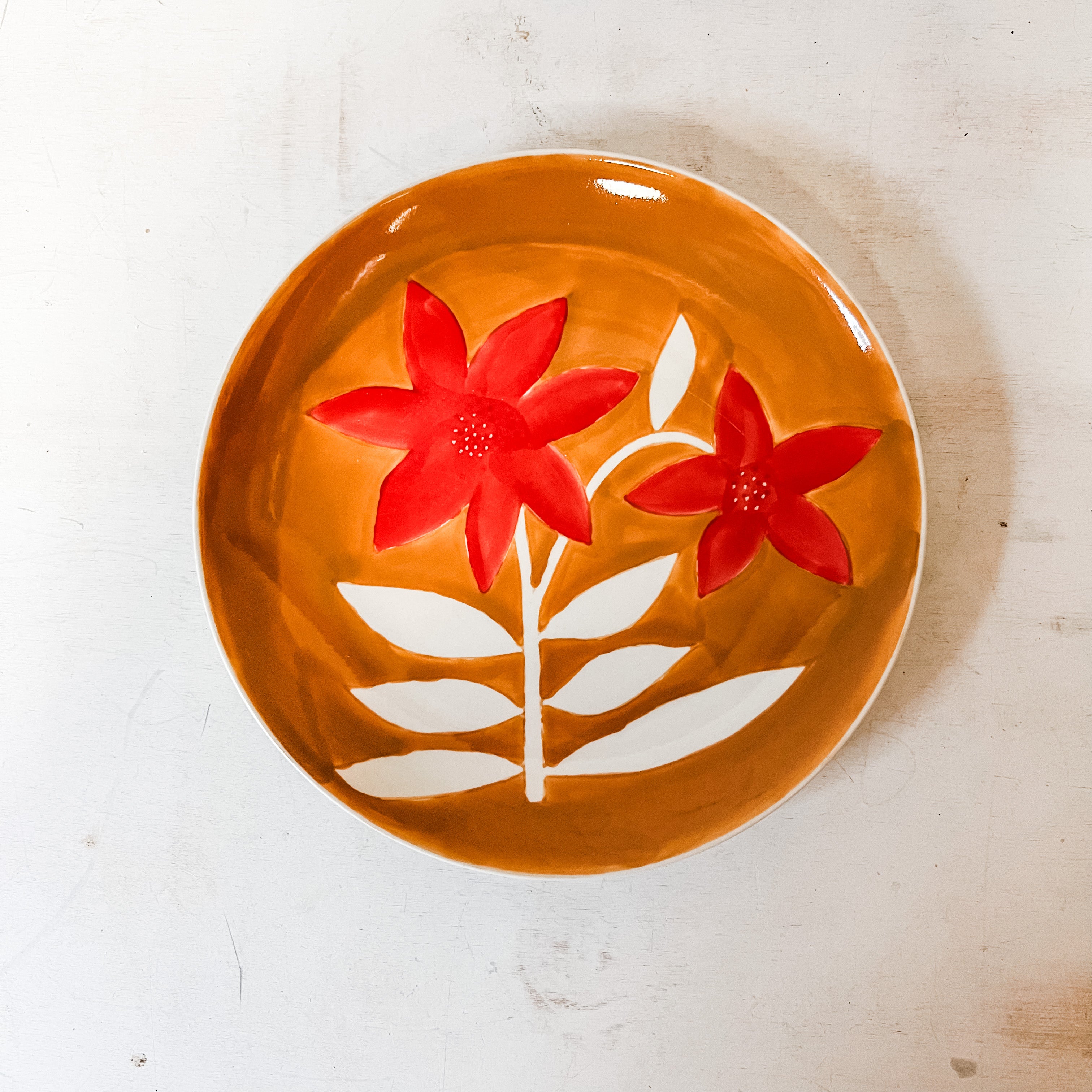 Round Hand-Painted Floral Pattern Dishes