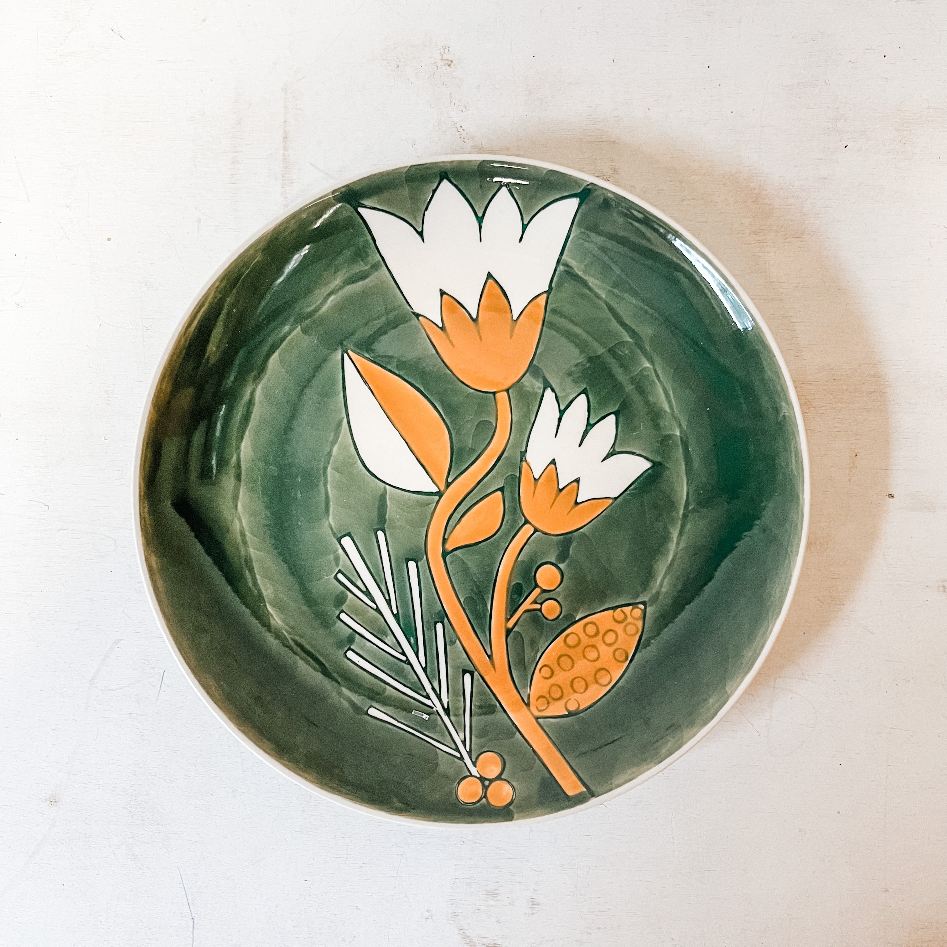 Round Hand-Painted Floral Pattern Dishes