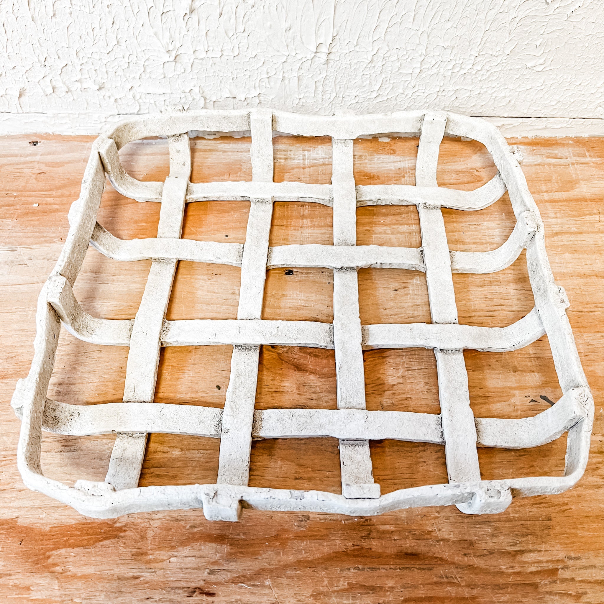 Square Polyresin Basket, Distressed White