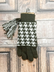 c.c. knitted gloves with touchscreen thumb at The Rustic Barn in Killingworth CT