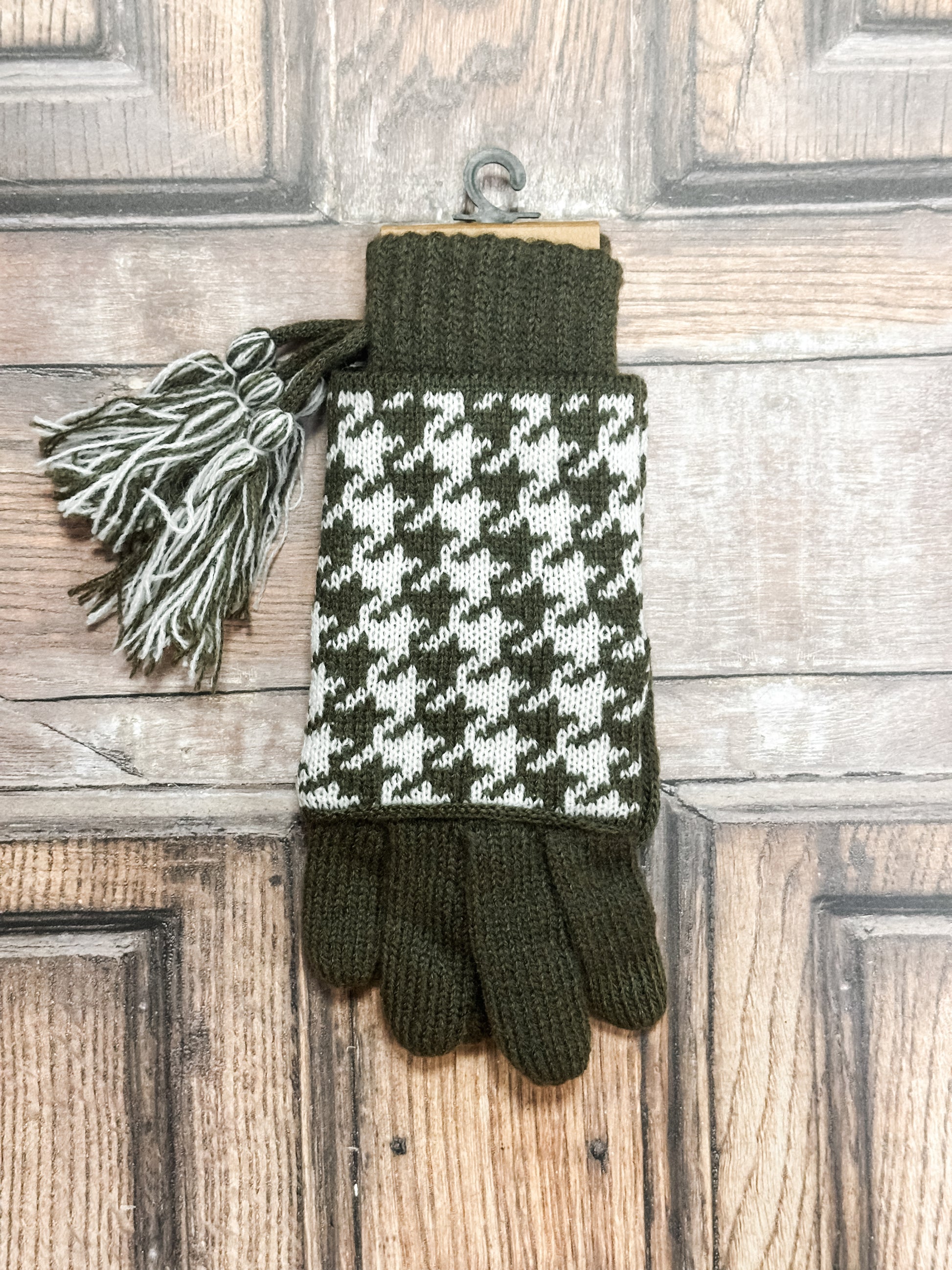 c.c. knitted gloves with touchscreen thumb at The Rustic Barn in Killingworth CT
