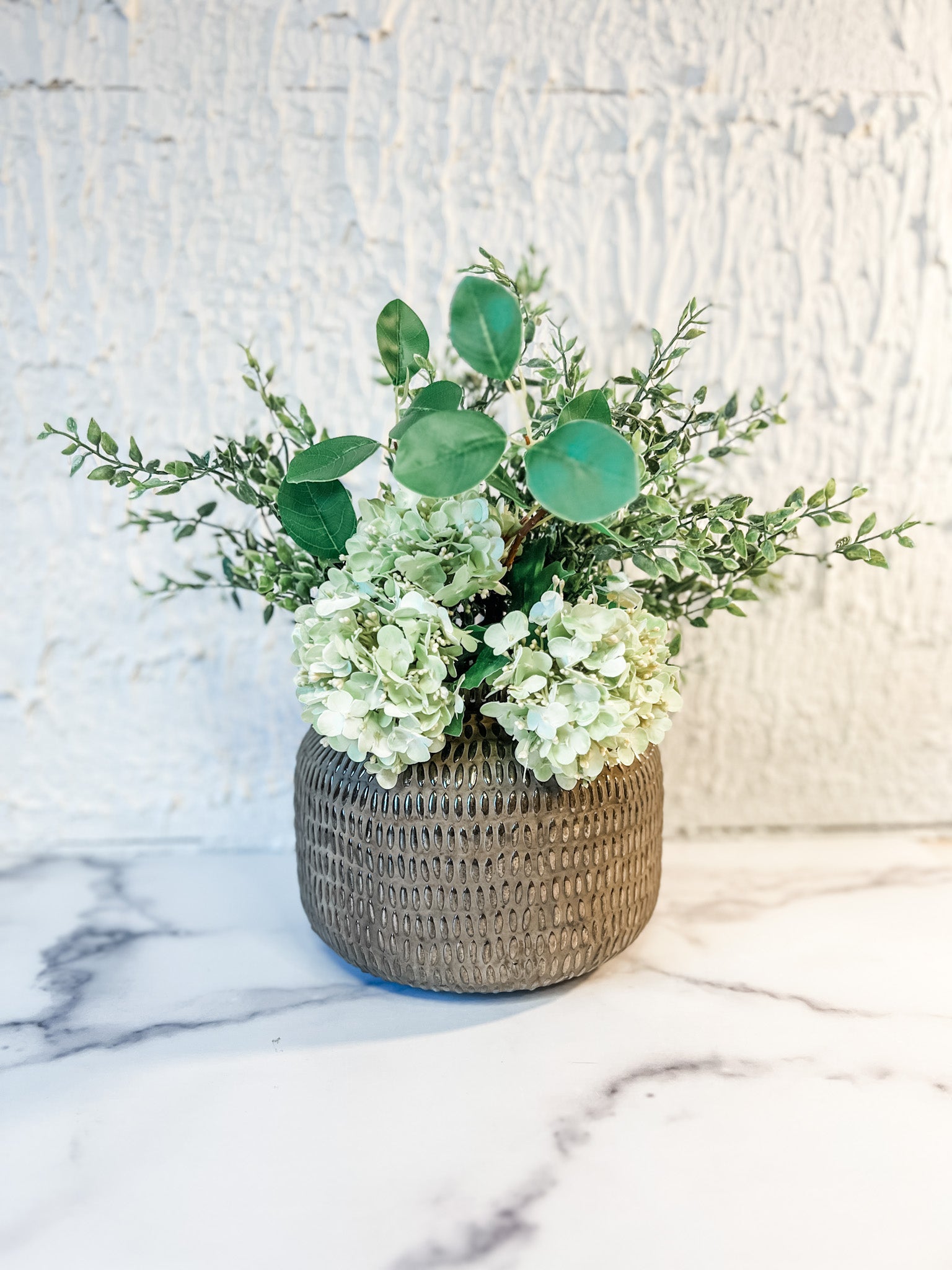 caramel color textured glass vase at the rustic barn in Killingworth ct