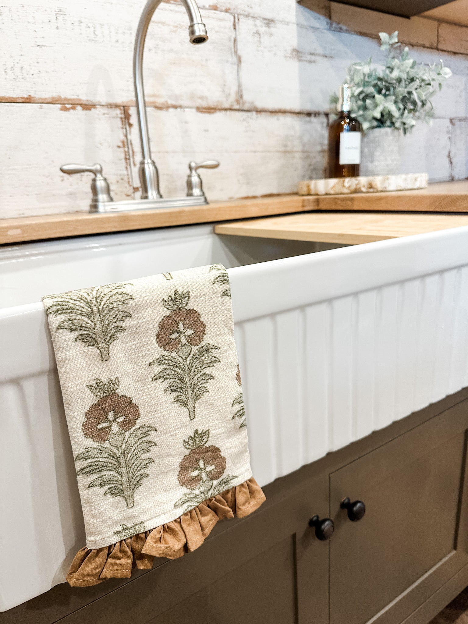 cotton floral brown ruffle tea towels at the rustic barn in killingworth ct