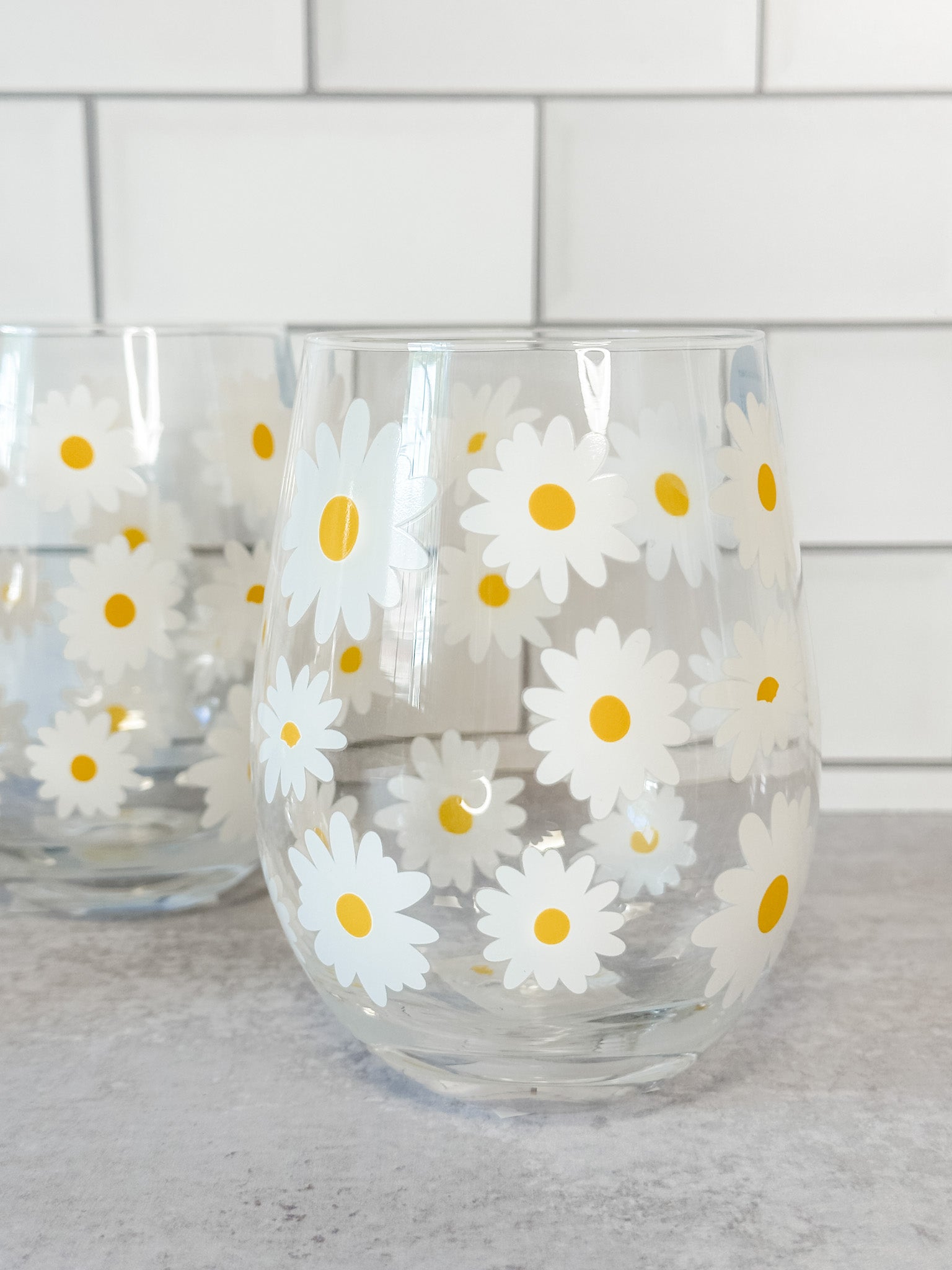 daisy stemless wine glasses at the rustic barn in killingworth ct