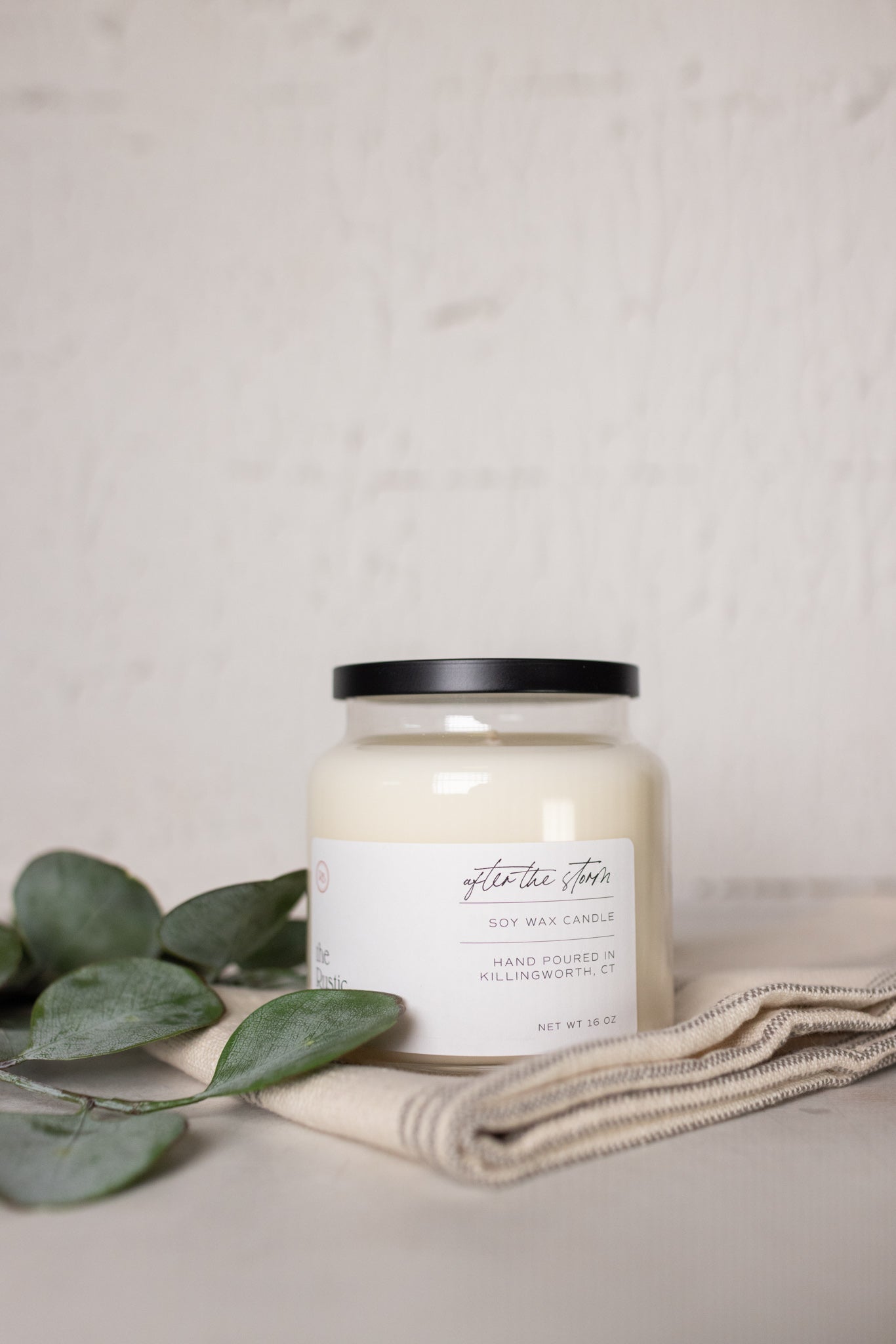 fresh linen and sea salt hand poured soy candle at the rustic barn in killingworth ct