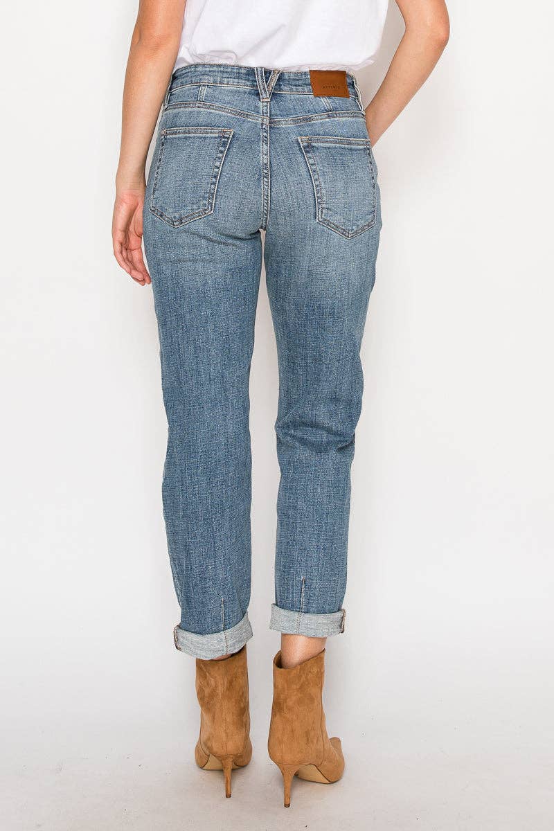 mid rise modern boyfriend style jeans at the rustic barn in Killingworth ct