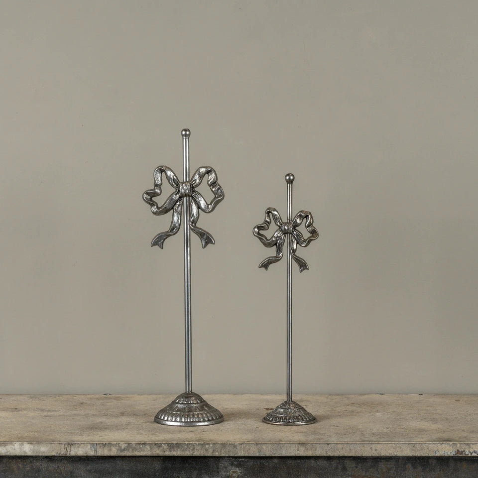 pewter wreath stand with bow at the rustic barn in killingworth ct