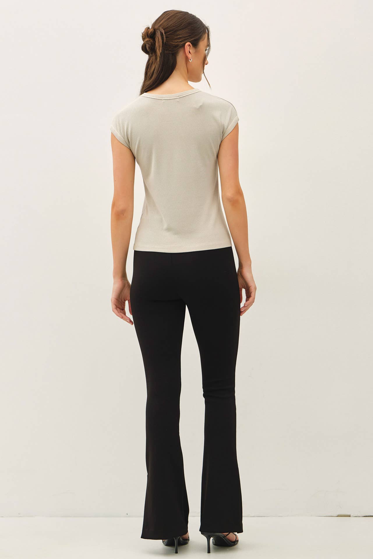 ribbed cap sleeve t-shirt in off white at the rustic barn in Killingworth ct