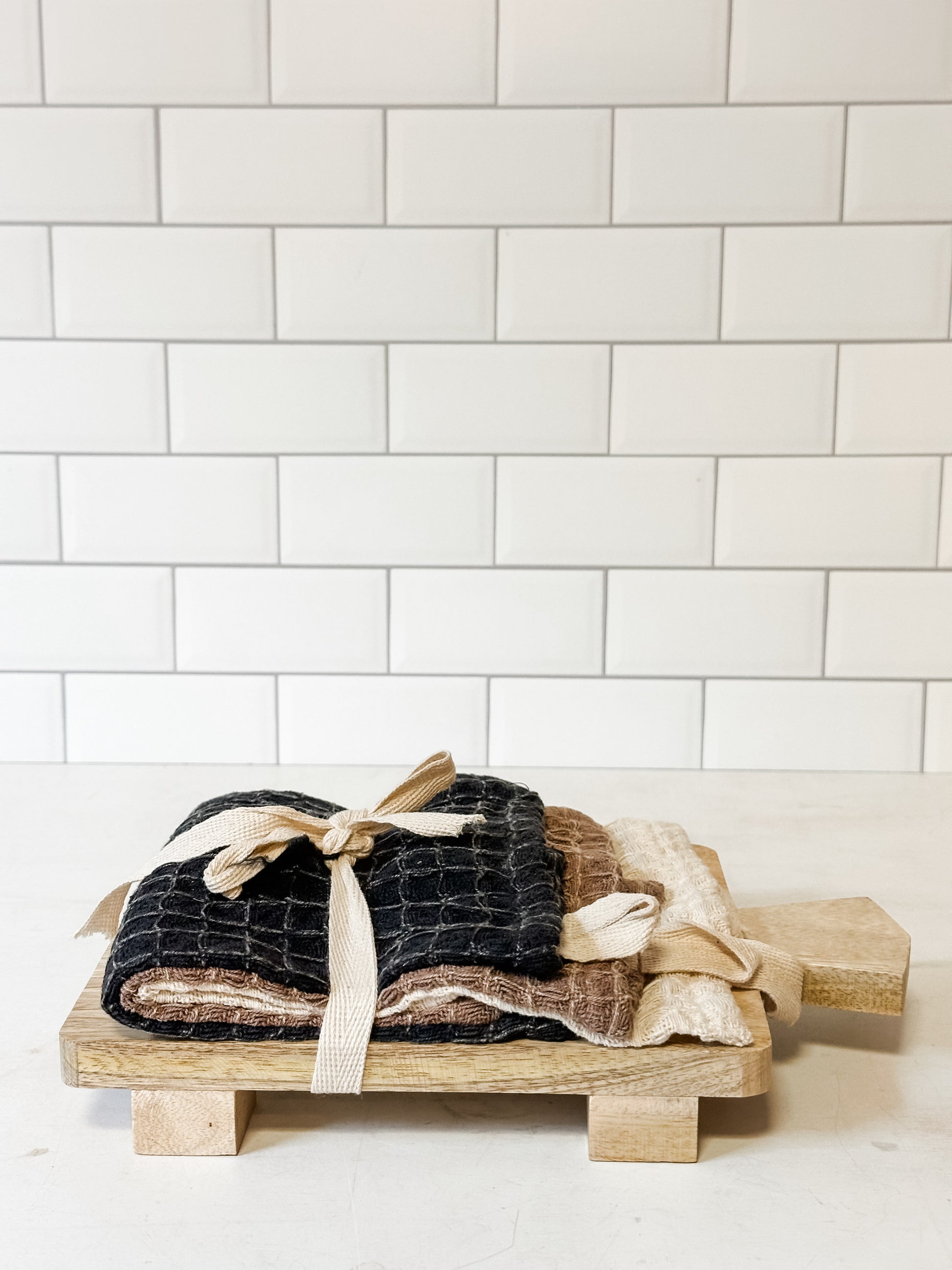 set of 4 waffle weave dish cloths with cheese/serving board at the Rustic Barn in Killingworth CT
