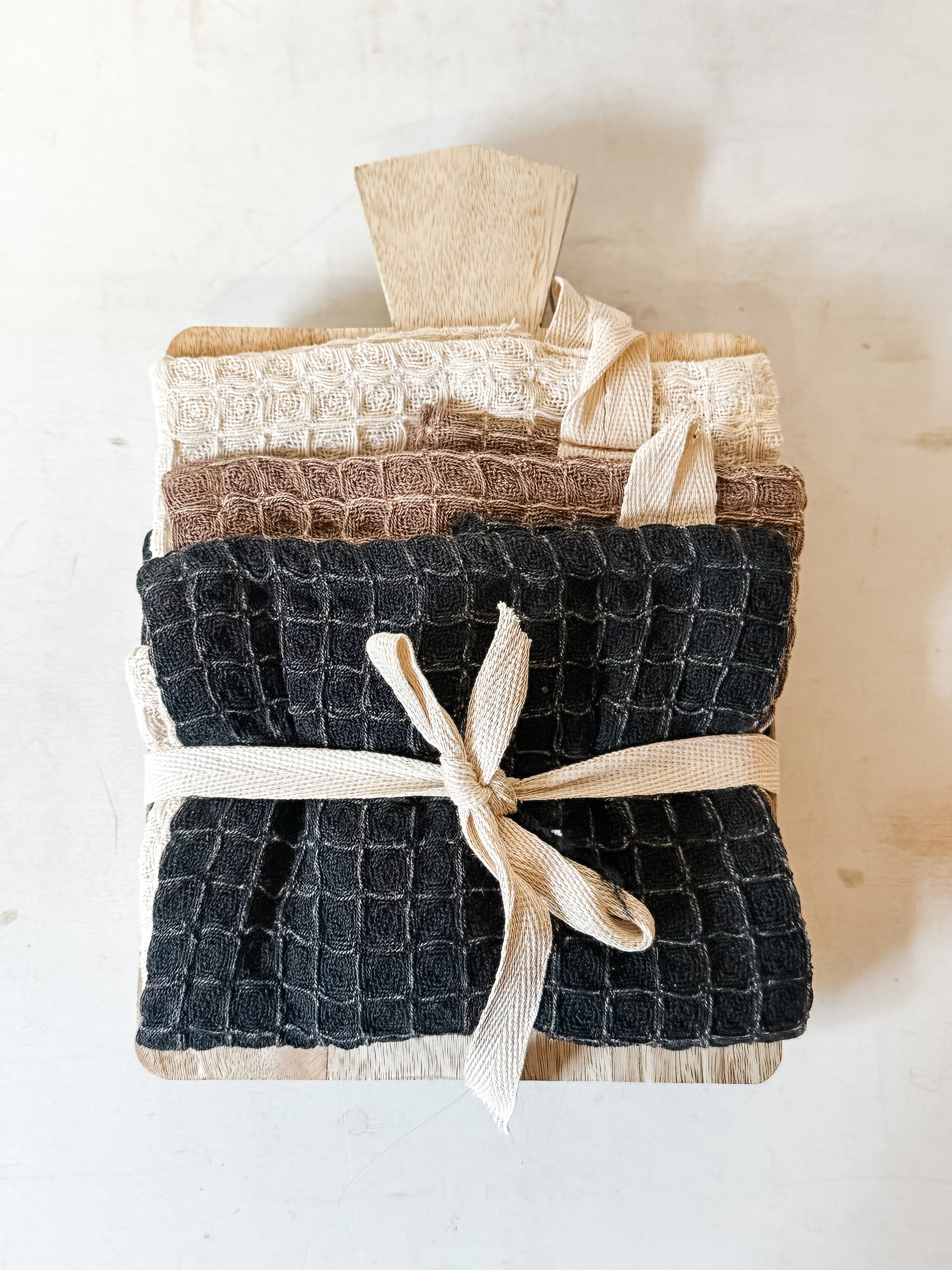 set of 4 waffle weave dish cloths with cheese/serving board at the Rustic Barn in Killingworth CT