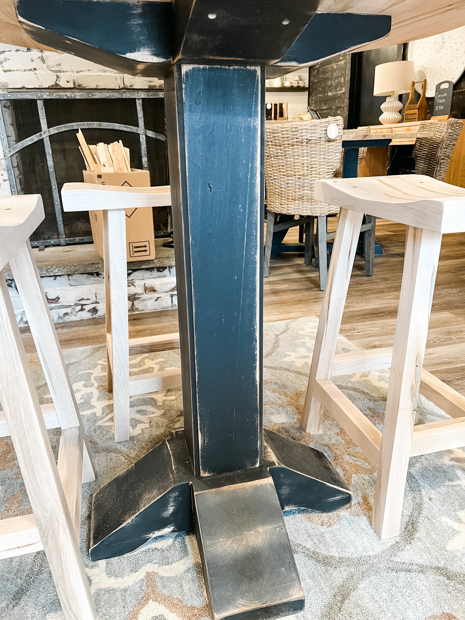32" Round Wormy Maple Pub Table & Stools
