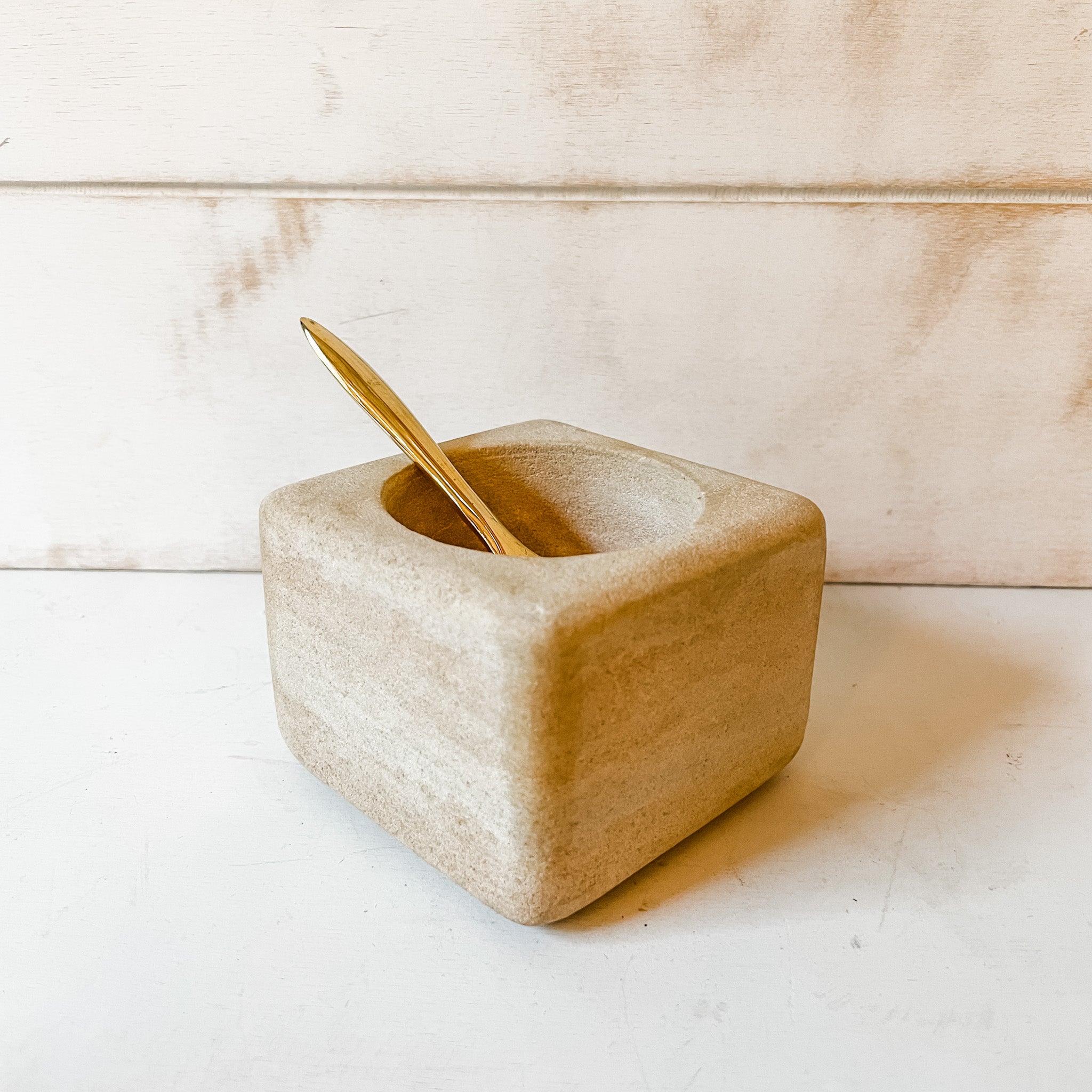 Round Pinch Bowl w/ Spoon